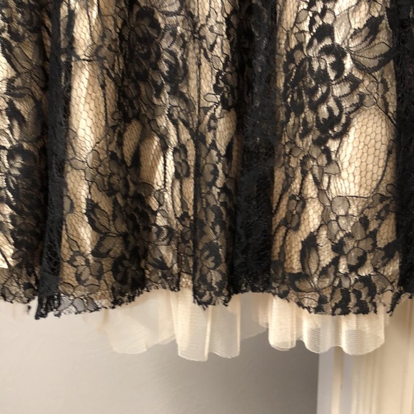 Black lace strapless dress - Picture 3 of 5